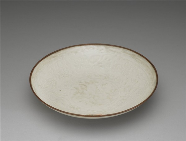 白瓷印花花卉紋盤