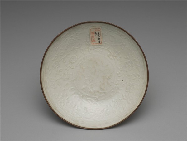 白瓷印花花卉紋盤