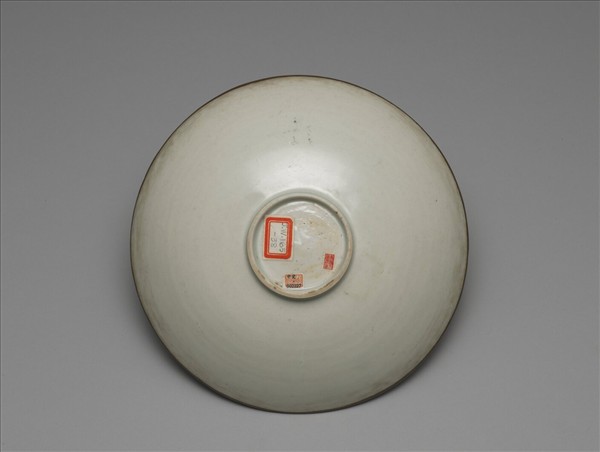 白瓷印花花卉紋盤