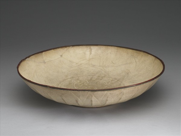 吉州窯 白瓷蓮瓣紋碗