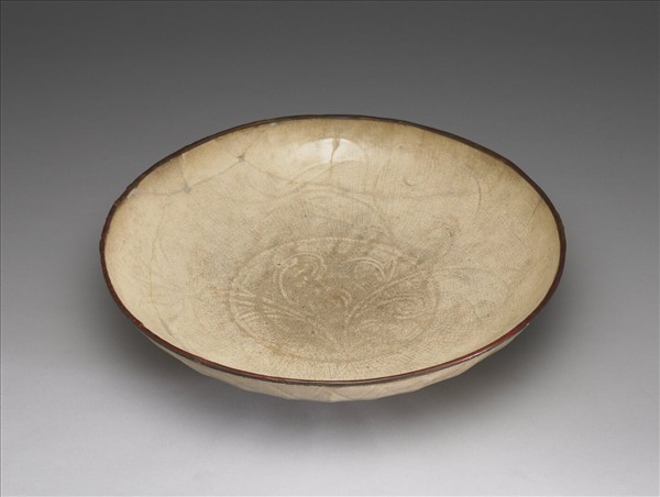 吉州窯 白瓷蓮瓣紋碗