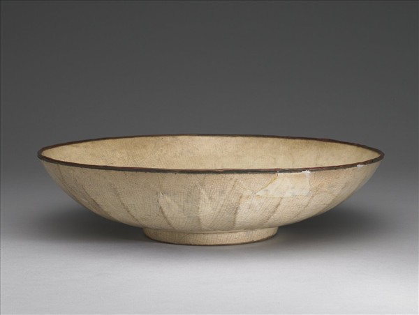 吉州窯 白瓷蓮瓣紋碗