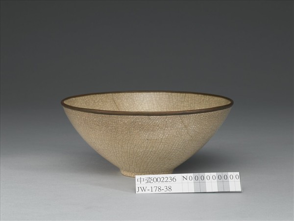 吉州窯 白瓷花草紋碗