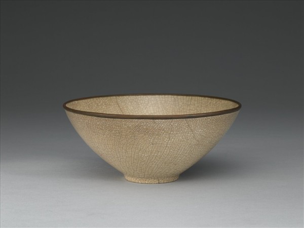 吉州窯 白瓷花草紋碗