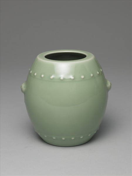 青瓷獸耳暗環鼓式罐
