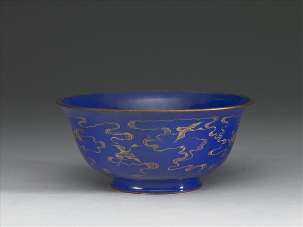 銅胎畫琺瑯藍地雲鶴紋碗