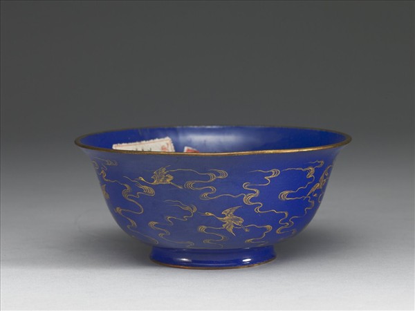 銅胎畫琺瑯藍地雲鶴紋碗