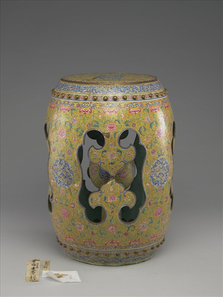 銅胎畫琺瑯黃地花草紋坐墩