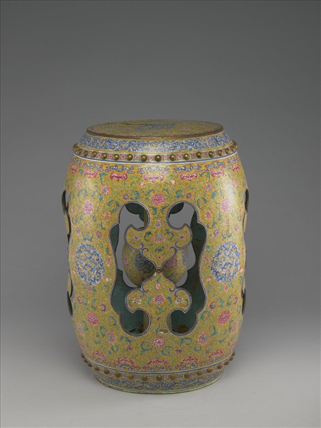 銅胎畫琺瑯黃地花草紋坐墩