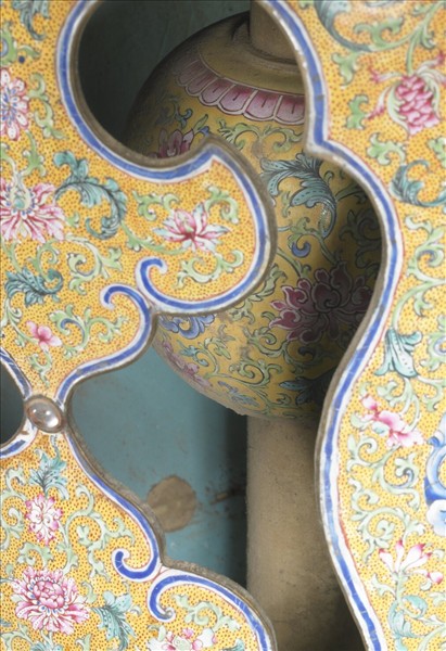 銅胎畫琺瑯黃地花草紋坐墩