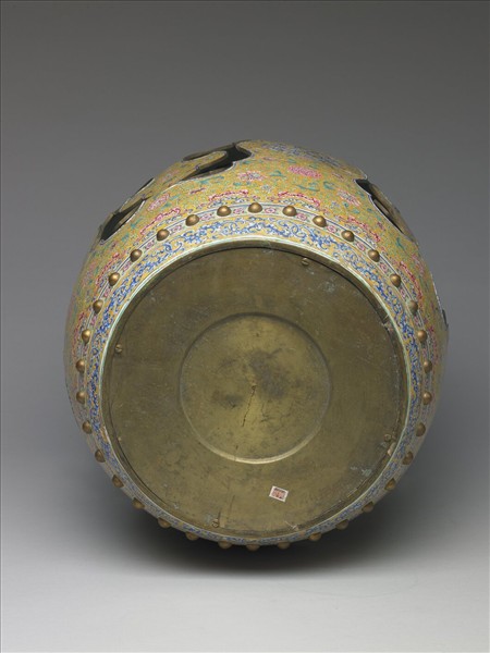 銅胎畫琺瑯黃地花草紋坐墩