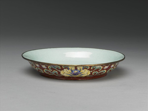 銅胎畫琺瑯紅地花卉紋盤