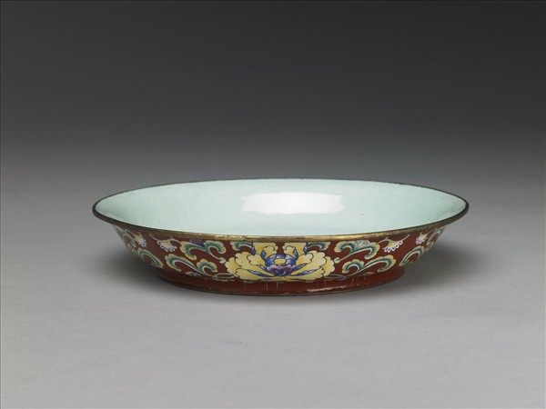 銅胎畫琺瑯紅地花卉紋盤