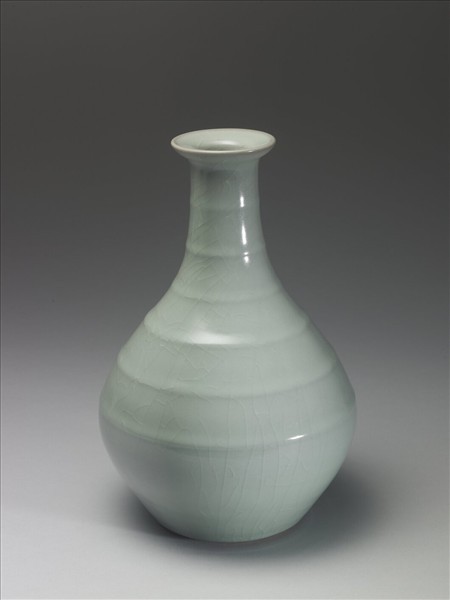青瓷盤口弦紋瓶