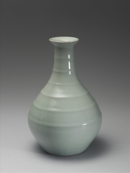 青瓷盤口弦紋瓶