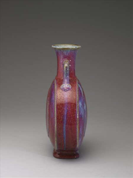 爐鈞釉雙耳杏葉瓶