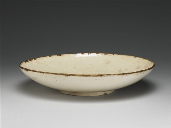 吉州窯 白瓷印花壽字花卉紋盤