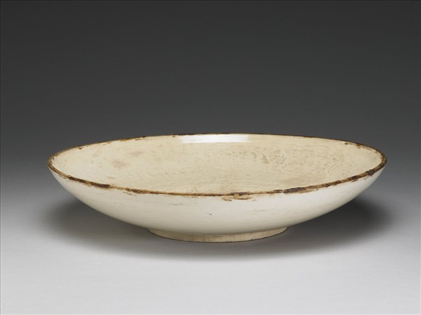 吉州窯 白瓷印花壽字花卉紋盤