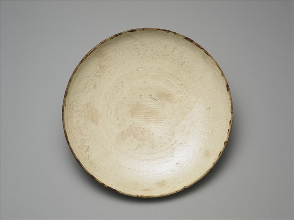 吉州窯 白瓷印花壽字花卉紋盤