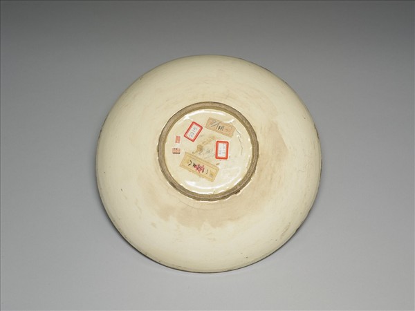 吉州窯 白瓷印花壽字花卉紋盤