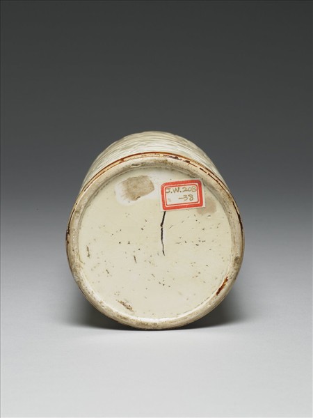 臨川窯 白瓷刻花龍紋筆筒