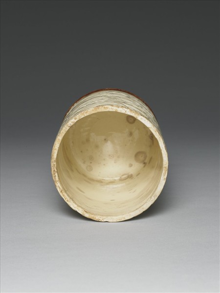 臨川窯 白瓷刻花龍紋筆筒