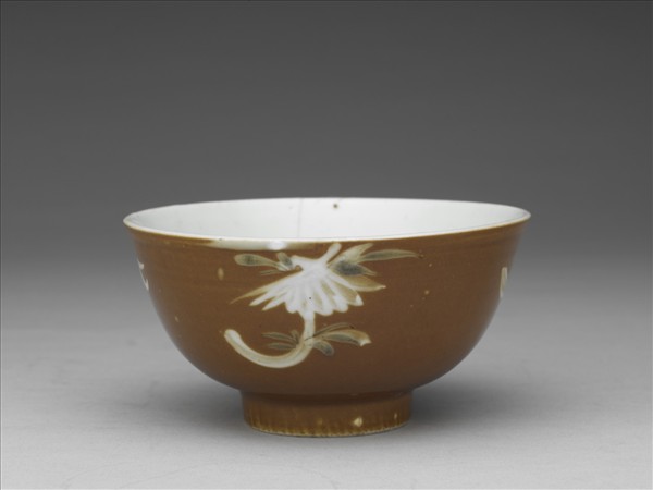 紫金釉菊花紋碗