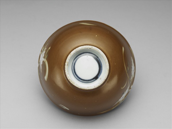 紫金釉菊花紋碗