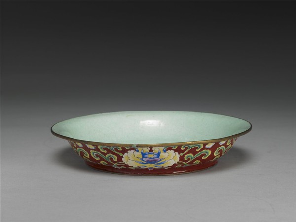 銅胎畫琺瑯紅地花卉紋盤