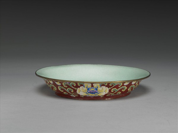 銅胎畫琺瑯紅地花卉紋盤