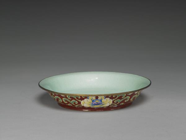 銅胎畫琺瑯紅地花卉紋盤