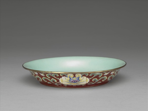 銅胎畫琺瑯紅地花卉紋盤