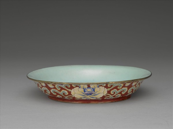 銅胎畫琺瑯紅地花卉紋盤