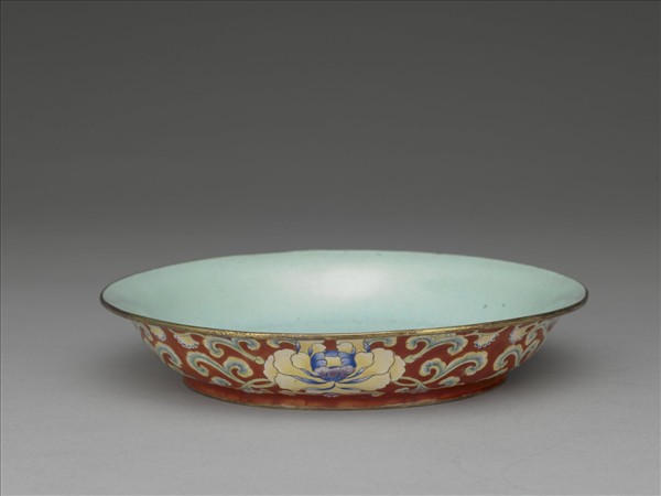 銅胎畫琺瑯紅地花卉紋盤