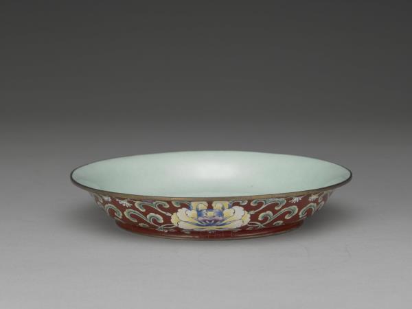 銅胎畫琺瑯紅地花卉紋盤