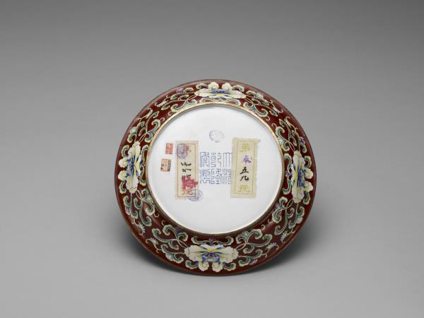 銅胎畫琺瑯紅地花卉紋盤