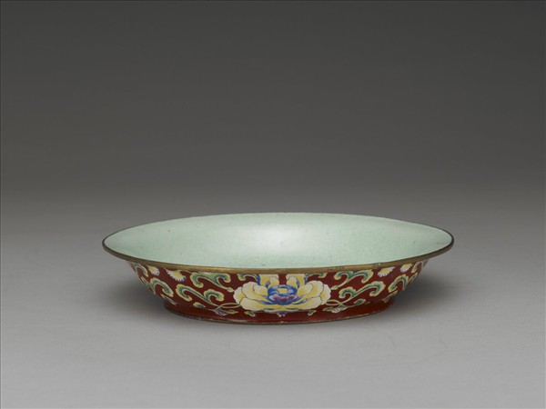 銅胎畫琺瑯紅地花卉紋盤