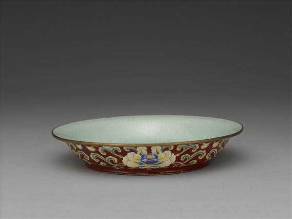 銅胎畫琺瑯紅地花卉紋盤