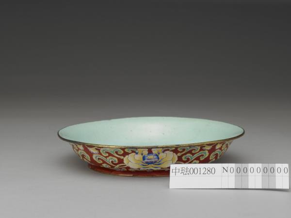 銅胎畫琺瑯紅地花卉紋盤