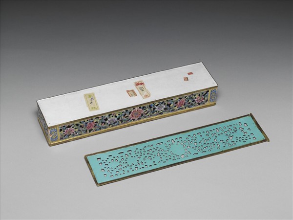 銅胎畫琺瑯番蓮紋爐