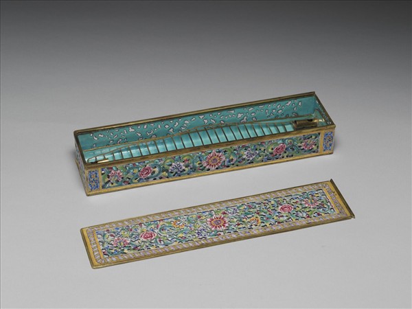 銅胎畫琺瑯鏤空番蓮紋長方香薰