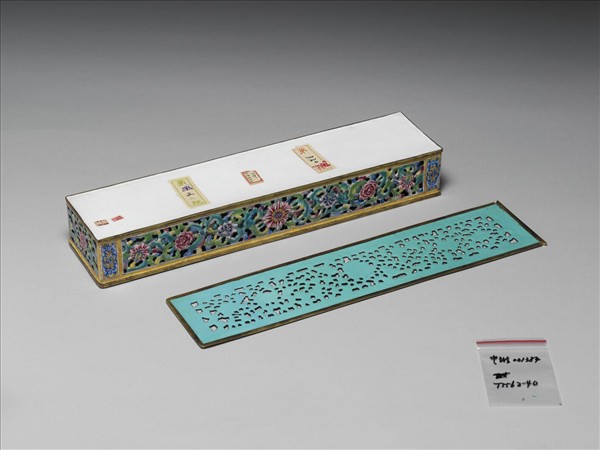 銅胎畫琺瑯鏤空番蓮紋長方香薰