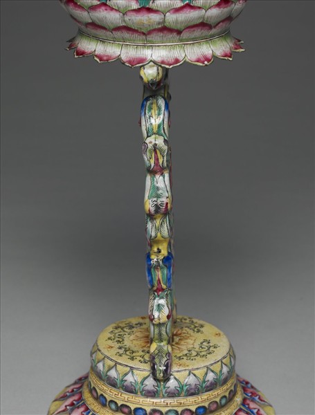 銅胎畫琺瑯五彩八寶（寶幢）