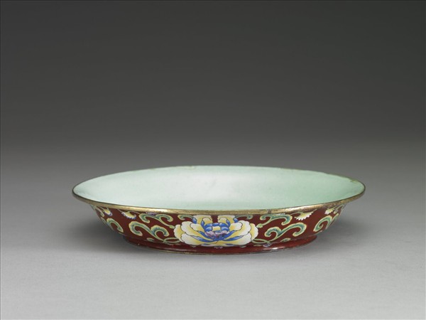 銅胎畫琺瑯紅地花卉紋盤