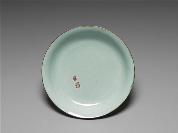 銅胎畫琺瑯紅地花卉紋盤