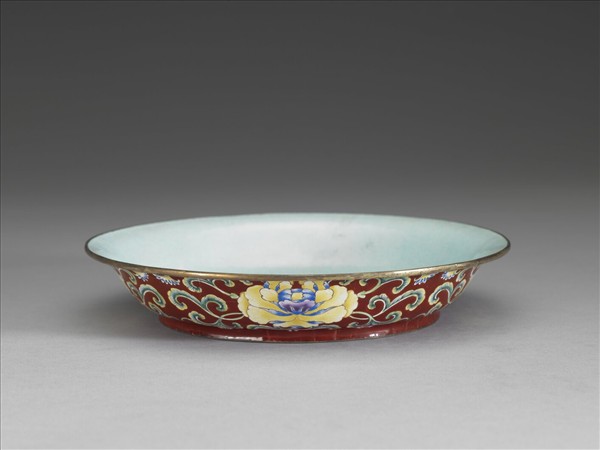 銅胎畫琺瑯紅地花卉紋盤