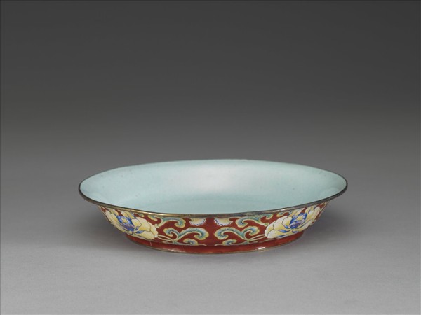 銅胎畫琺瑯紅地花卉紋盤