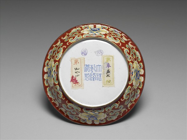 銅胎畫琺瑯紅地花卉紋盤