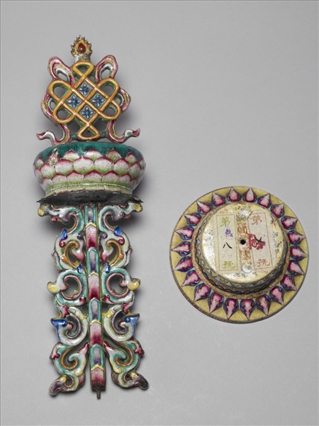 銅胎畫琺瑯五彩八寶（盤長）