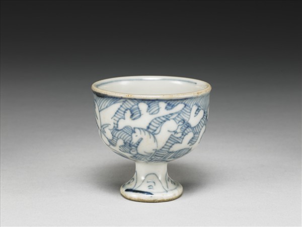 青花海獸紋高足杯